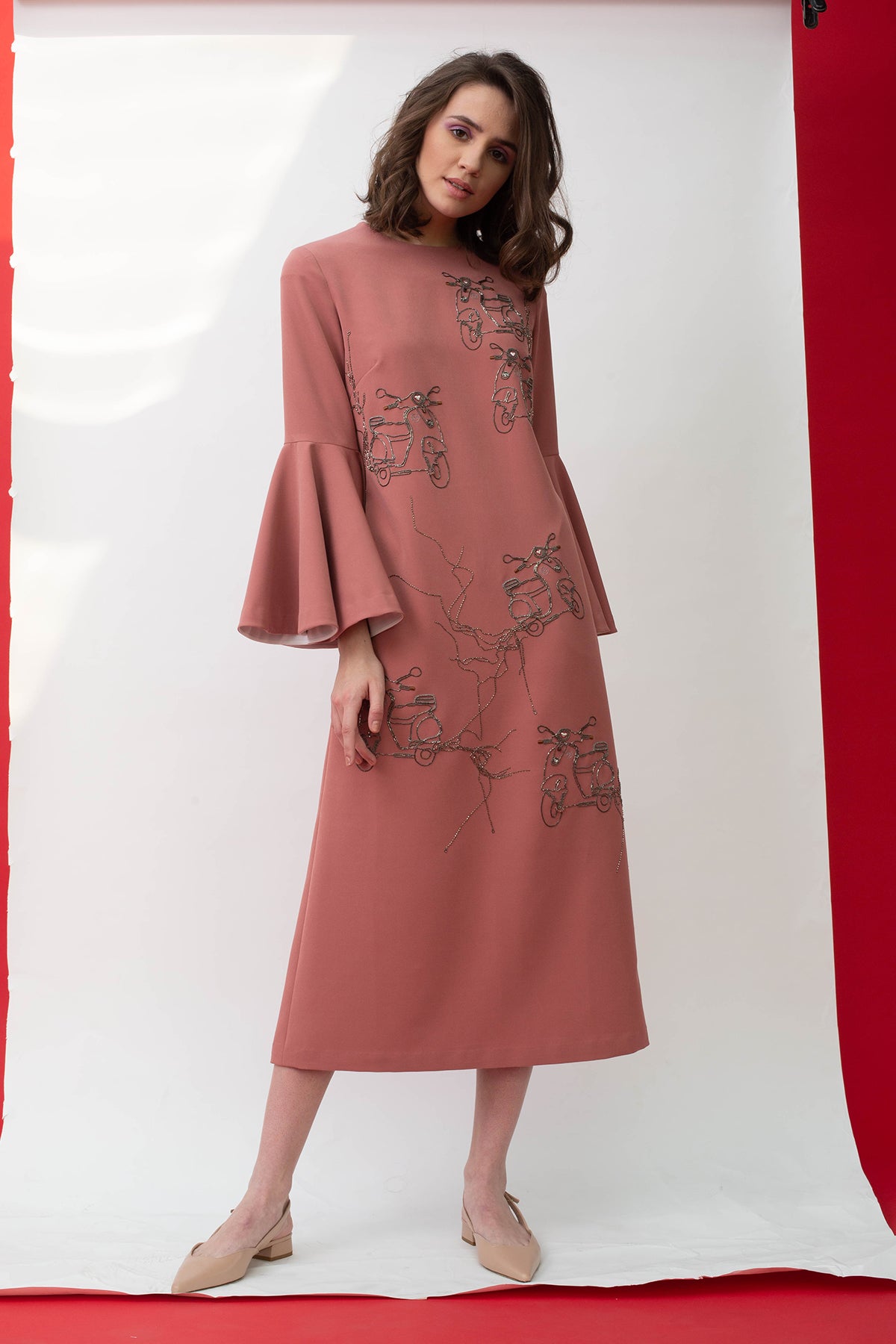 Wire Scooter Midi Dress With Circular Sleeves