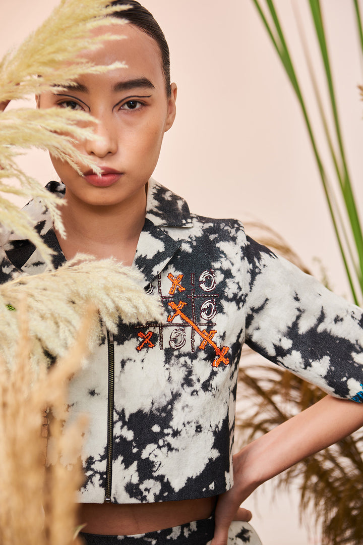 Love Circle Cropped Shirt